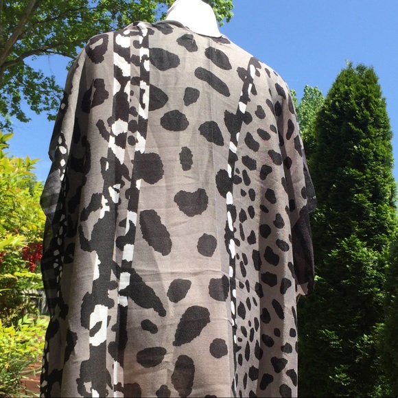 NWT! VERY COOL BLACK/WHITE KIMONO - Picture 6 of 7